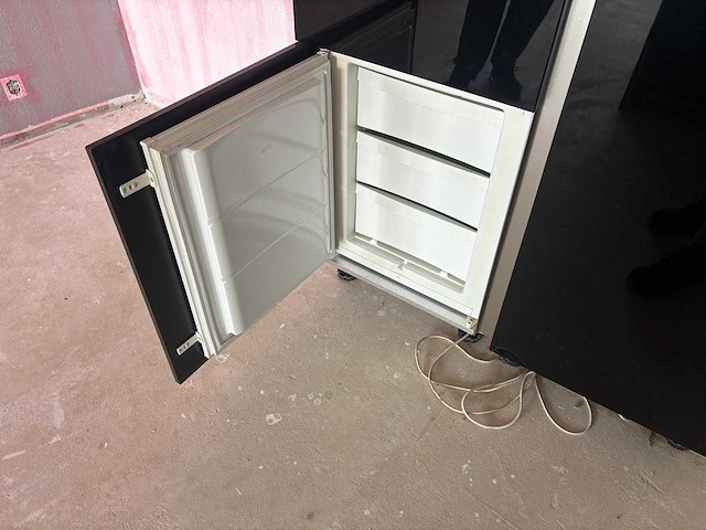 Keuken met apparatuur - afbeelding 29 van  30