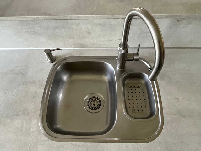 Keuken met apparatuur - afbeelding 12 van  39