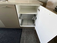 Keuken met apparatuur - afbeelding 27 van  39
