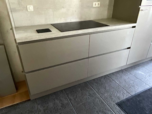 Keuken met apparatuur - afbeelding 35 van  39