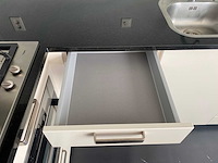Keuken met apparatuur - afbeelding 7 van  26