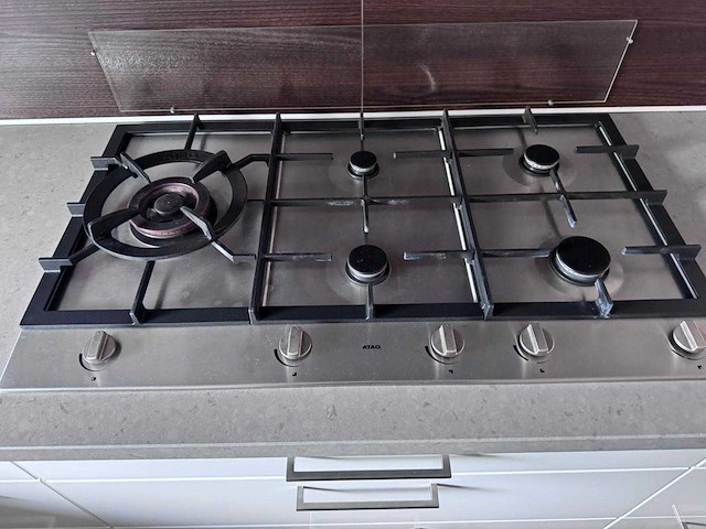 Keuken met apparatuur - afbeelding 1 van  4