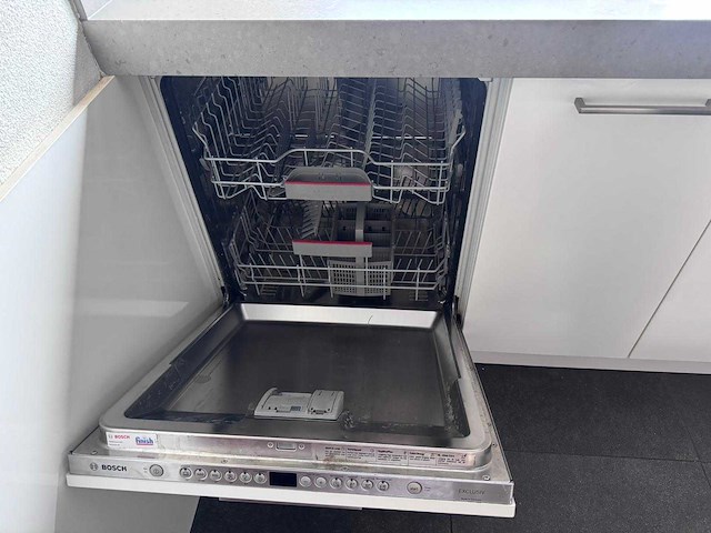 Keuken met apparatuur - afbeelding 2 van  4