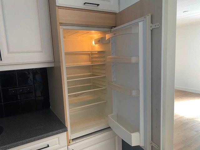 Keuken met apparatuur - afbeelding 11 van  26