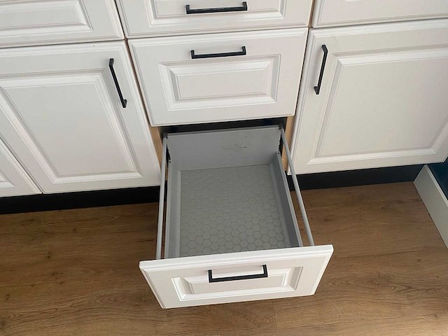 Keuken met apparatuur - afbeelding 13 van  26