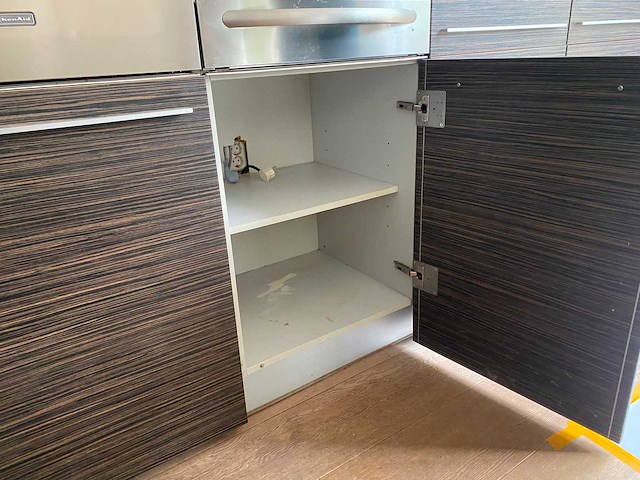 Keuken met apparatuur - afbeelding 39 van  49