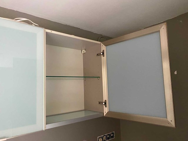 Keuken met apparatuur - afbeelding 40 van  49
