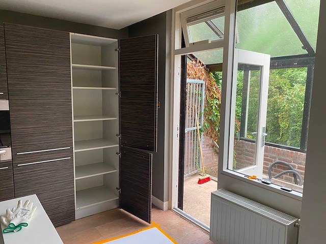 Keuken met apparatuur - afbeelding 42 van  49