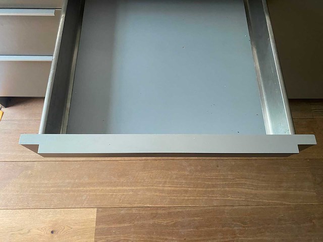 Keuken met apparatuur - afbeelding 45 van  49