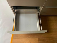 Keuken met apparatuur - afbeelding 46 van  49