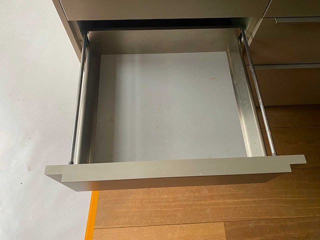 Keuken met apparatuur - afbeelding 49 van  49