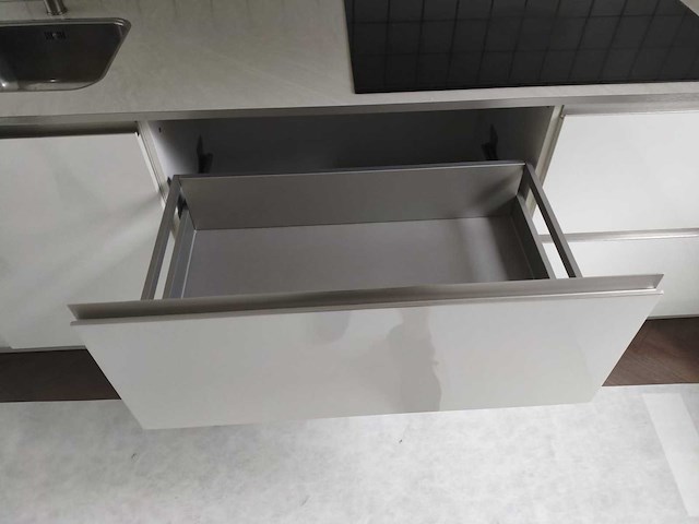Keuken met apparatuur - afbeelding 2 van  24
