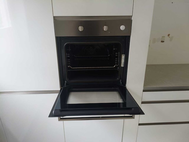 Keuken met apparatuur - afbeelding 9 van  24