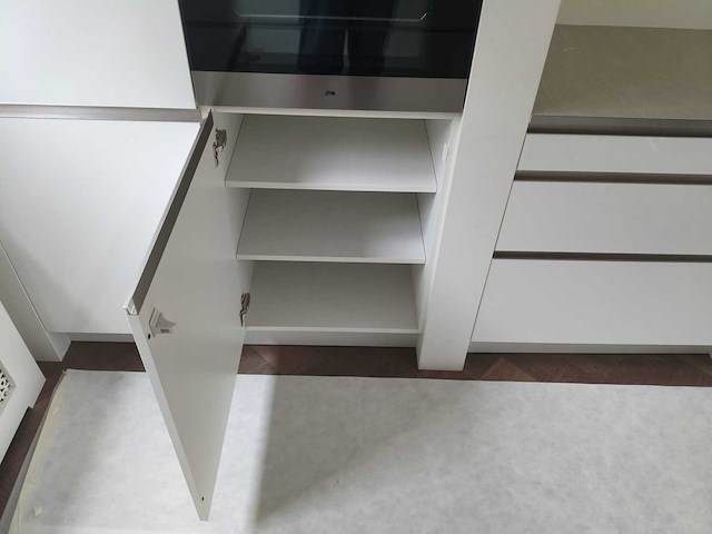 Keuken met apparatuur - afbeelding 13 van  24