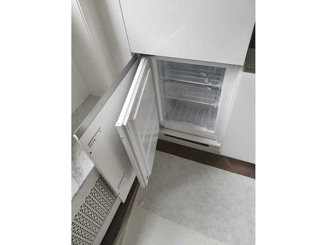 Keuken met apparatuur - afbeelding 17 van  24