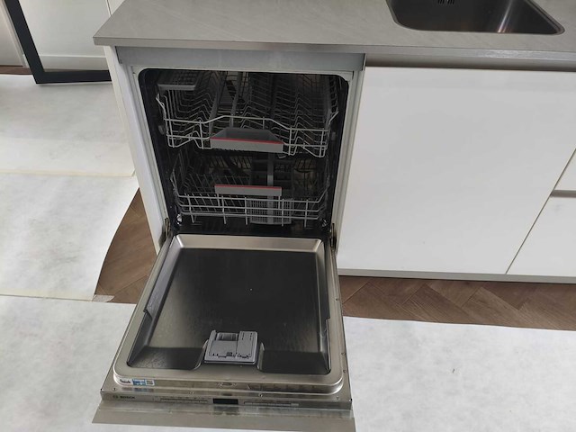 Keuken met apparatuur - afbeelding 21 van  24