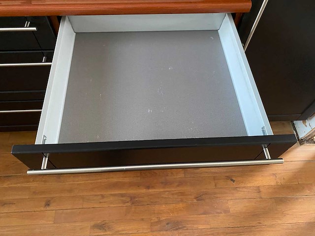 Keuken met apparatuur - afbeelding 13 van  29