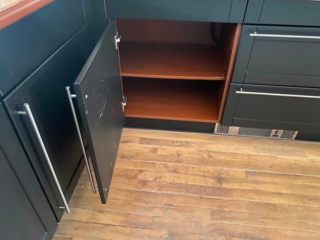 Keuken met apparatuur - afbeelding 26 van  29