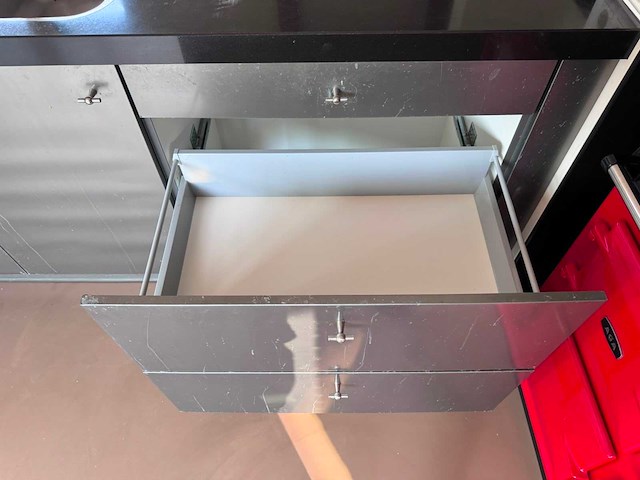 Keuken met apparatuur - afbeelding 16 van  29
