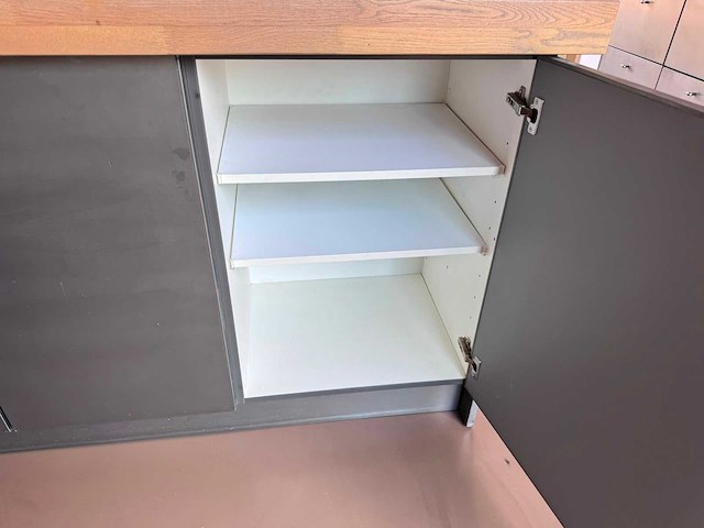 Keuken met apparatuur - afbeelding 21 van  29