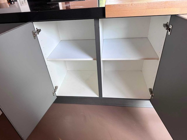 Keuken met apparatuur - afbeelding 22 van  29