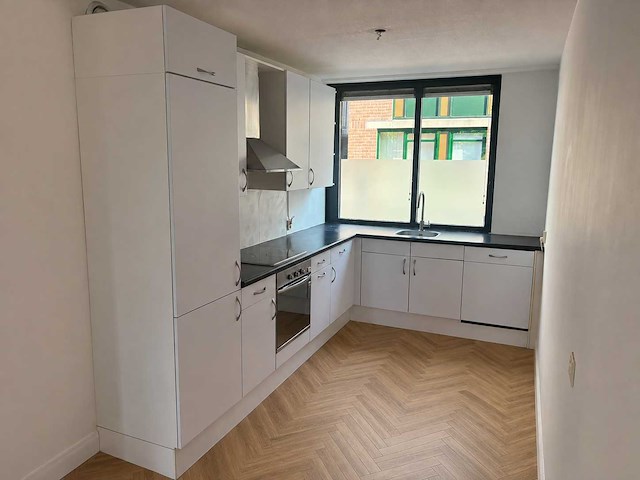 Keuken met apparatuur - afbeelding 1 van  22