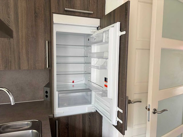 Keuken met apparatuur - afbeelding 2 van  28