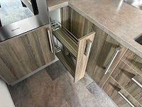 Keuken met apparatuur - afbeelding 14 van  28