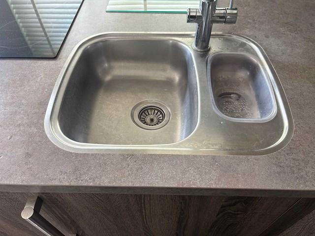 Keuken met apparatuur - afbeelding 26 van  28