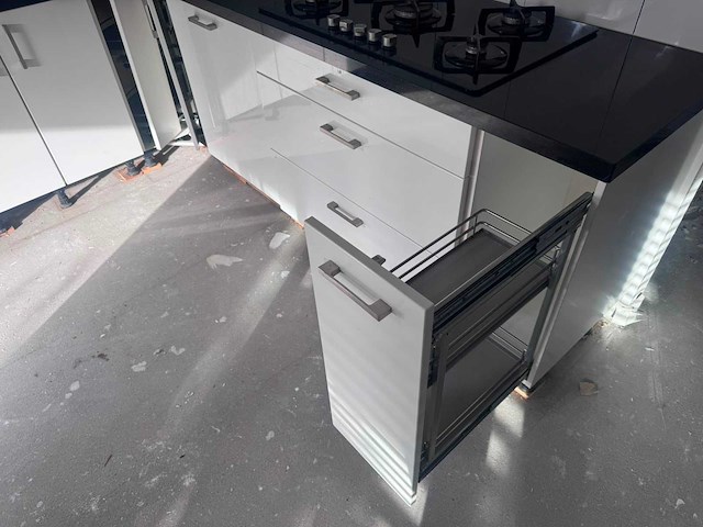 Keuken met apparatuur - afbeelding 20 van  25