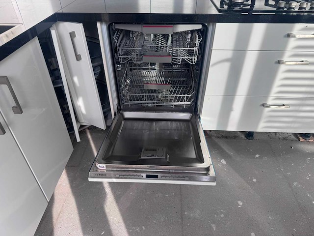 Keuken met apparatuur - afbeelding 21 van  25