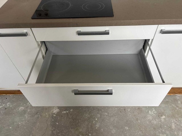 Keuken met apparatuur - afbeelding 2 van  18