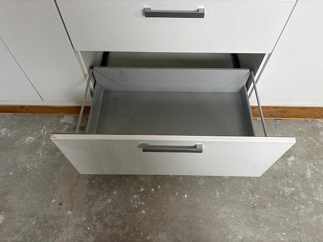 Keuken met apparatuur - afbeelding 3 van  18