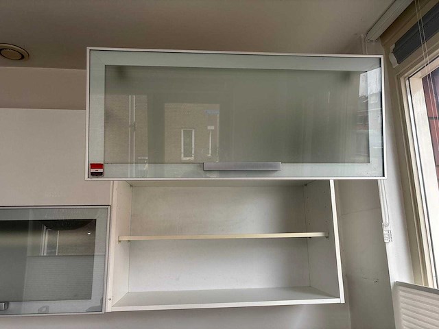 Keuken met apparatuur - afbeelding 4 van  18