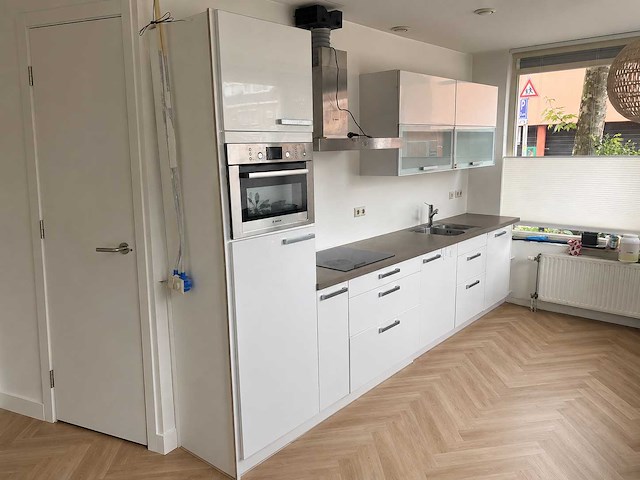 Keuken met apparatuur - afbeelding 1 van  18