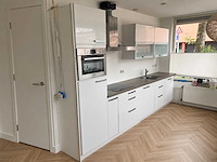 Keuken met apparatuur