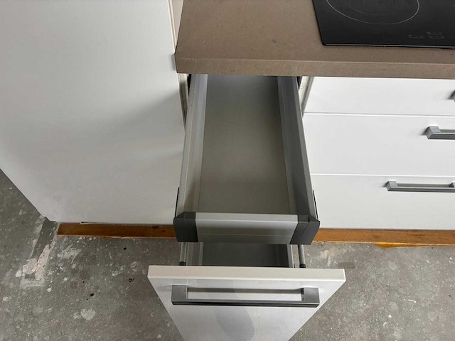 Keuken met apparatuur - afbeelding 18 van  18