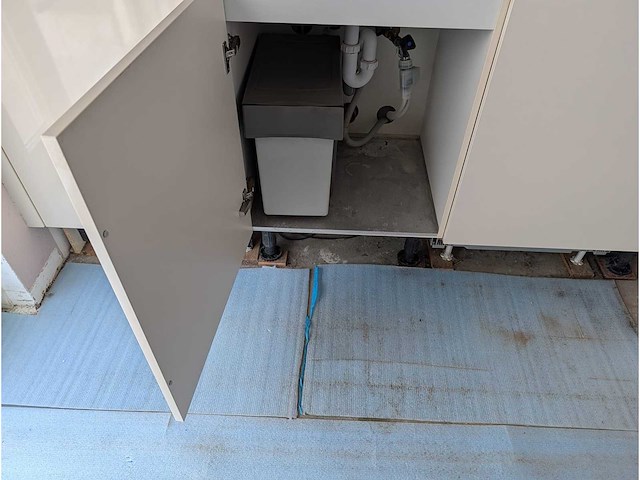 Keuken met apparatuur - afbeelding 2 van  25