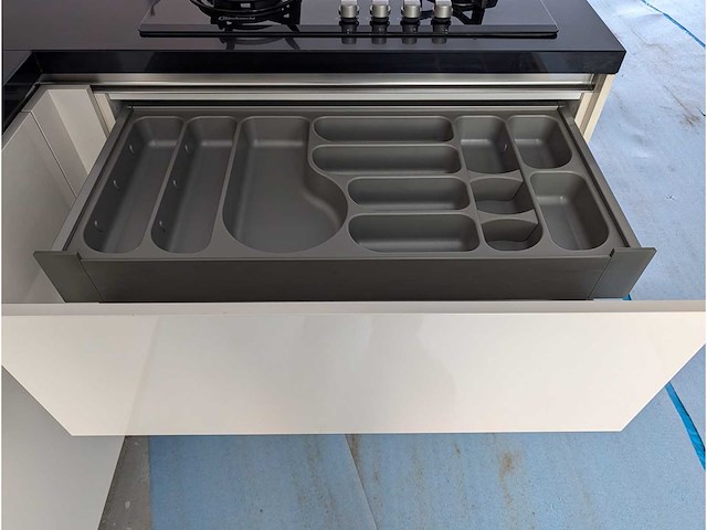 Keuken met apparatuur - afbeelding 9 van  25