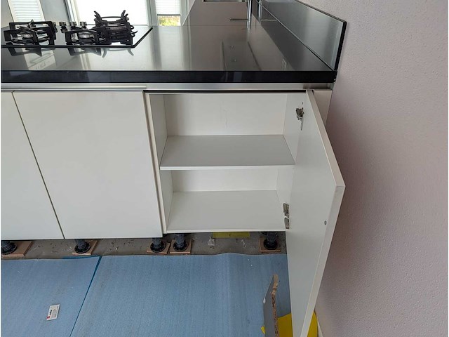 Keuken met apparatuur - afbeelding 21 van  25
