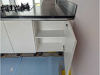 Keuken met apparatuur - afbeelding 21 van  25