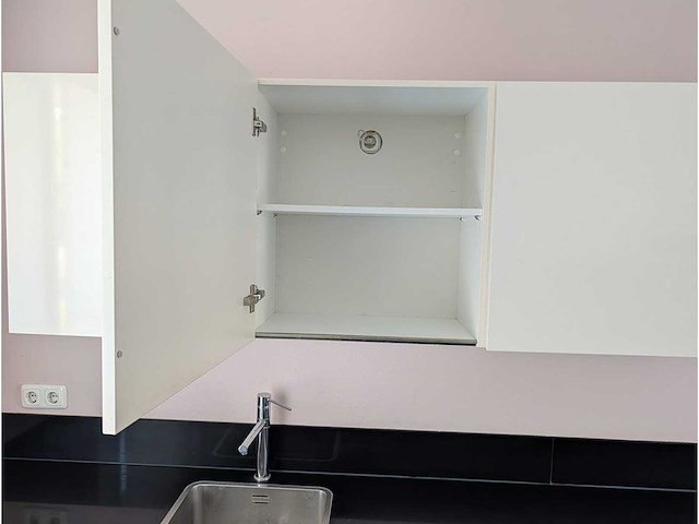 Keuken met apparatuur - afbeelding 25 van  25