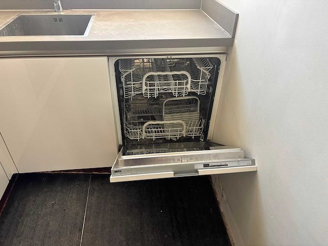 Keuken met apparatuur - afbeelding 17 van  28