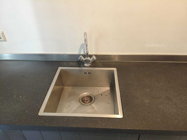 Keuken met apparatuur - afbeelding 17 van  21