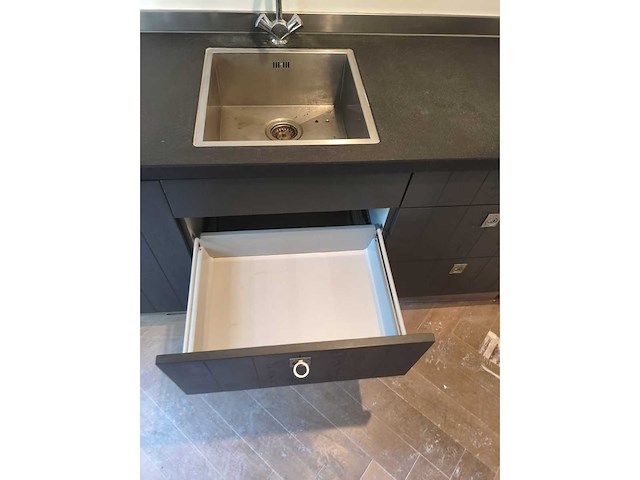 Keuken met apparatuur - afbeelding 18 van  21