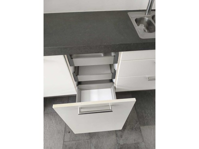 Keuken met apparatuur - afbeelding 2 van  23
