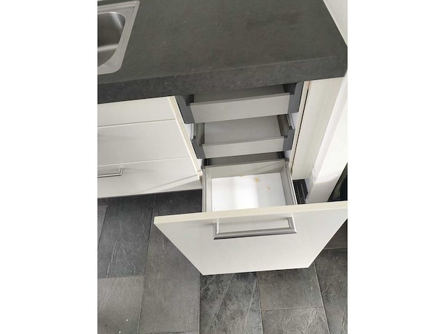 Keuken met apparatuur - afbeelding 3 van  23