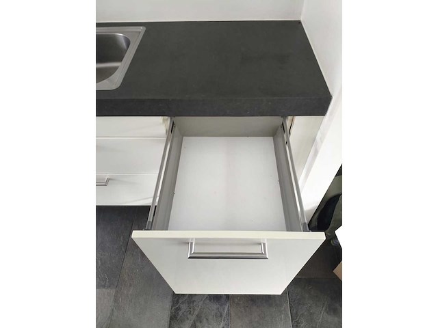 Keuken met apparatuur - afbeelding 7 van  23