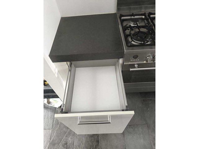 Keuken met apparatuur - afbeelding 8 van  23
