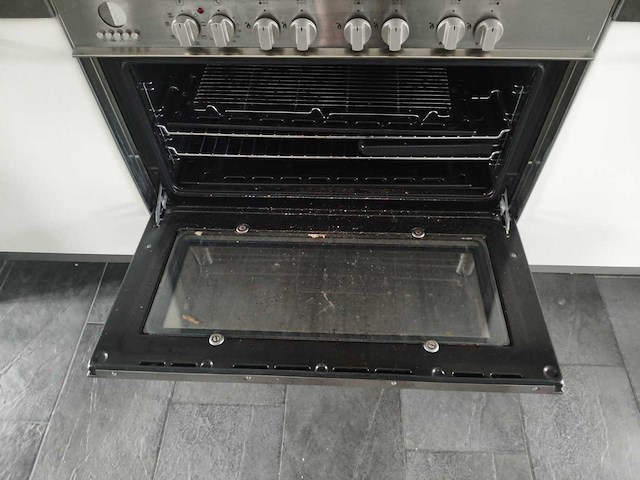 Keuken met apparatuur - afbeelding 12 van  23